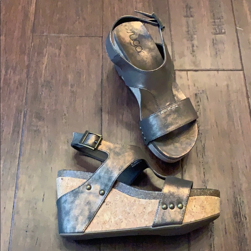 Wedge shoes